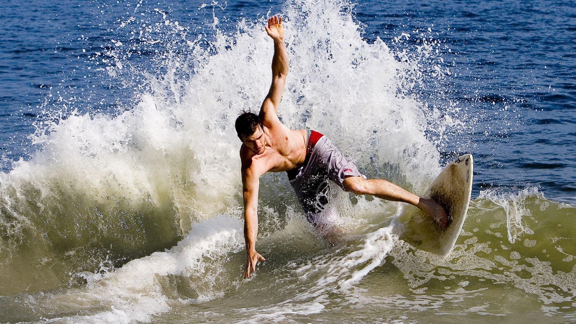 爵士绝杀雷霆引轰动!杰伦格林在美加墨世界杯赛场接管比赛点燃篮球激情